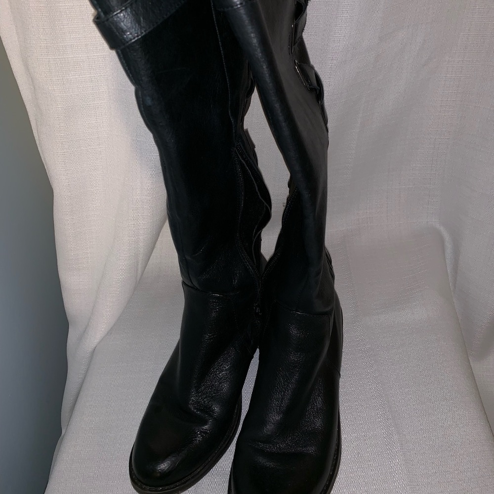 black boots - Picture 3 of 3